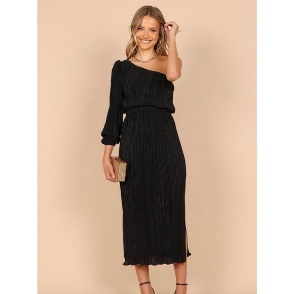Petal & Pup Dresses & Skirts - NWT PETAL+PUP PONTEE ONE SHOULDER PLEATED MIDI DRESS